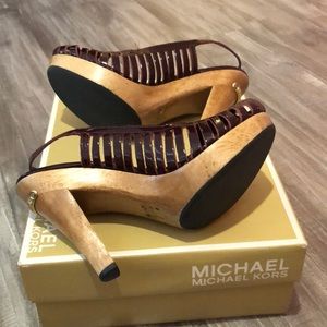 Michael Kors side sling